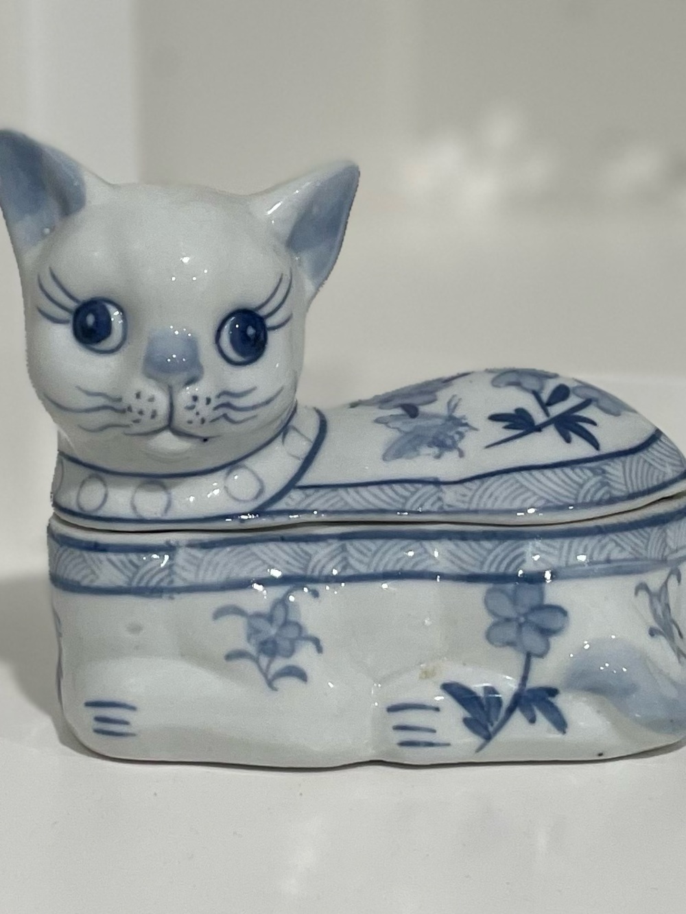 Vintage Ceramic Blue White Chinoiserie Cat Trinket Box Cottagecore Grandma Delft